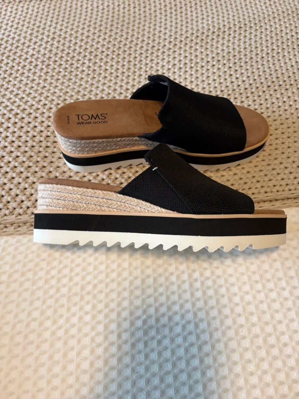 Toms Black Slide Mules with Tan Footbed - Picture 4 of 5